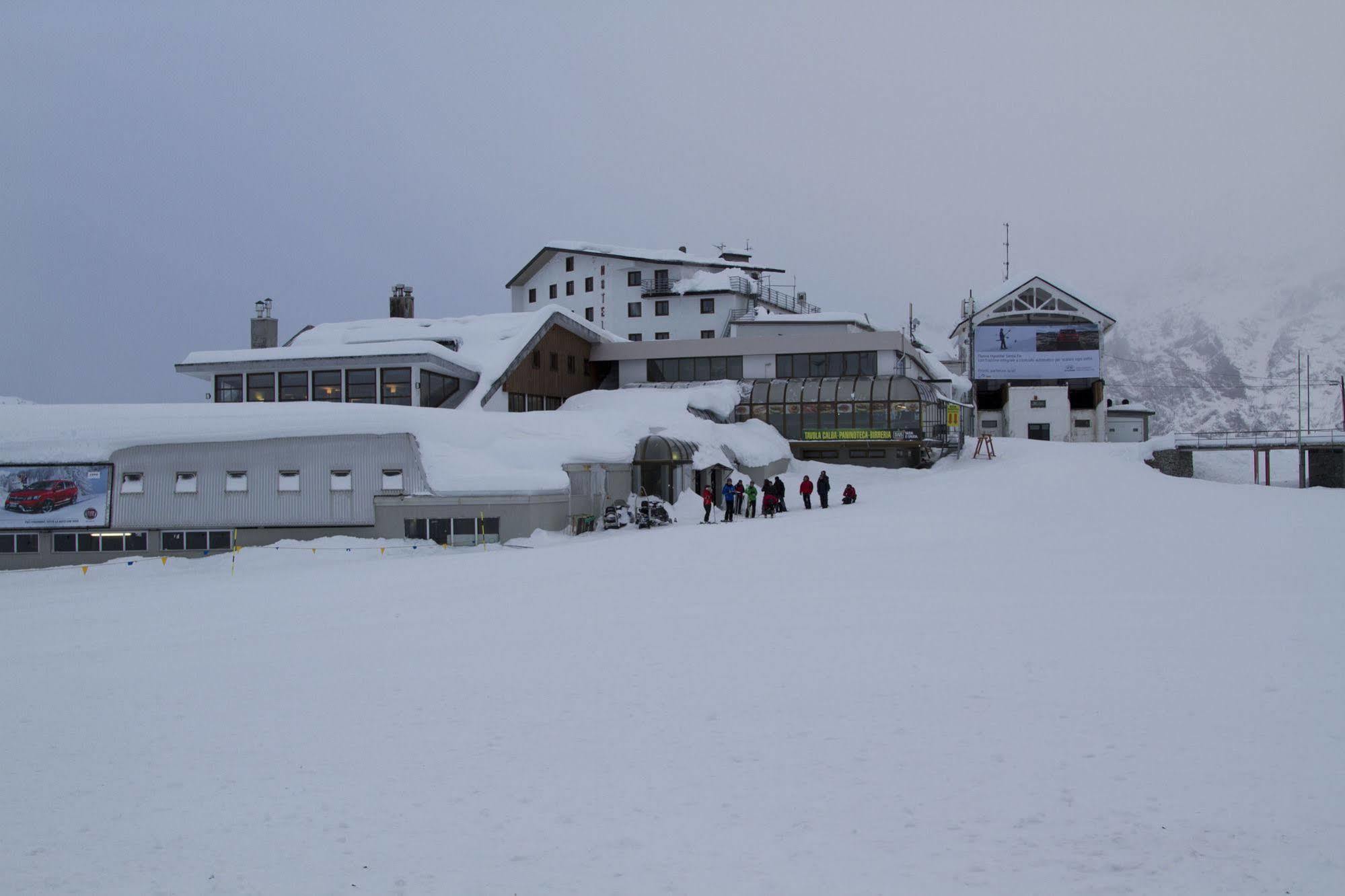 Hotel Lo Stambecco Breuil-Cervinia Kültér fotó