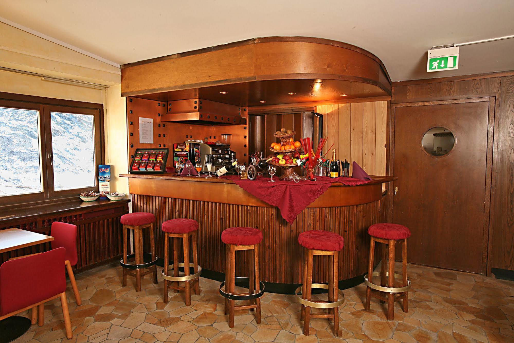 Hotel Lo Stambecco Breuil-Cervinia Kültér fotó
